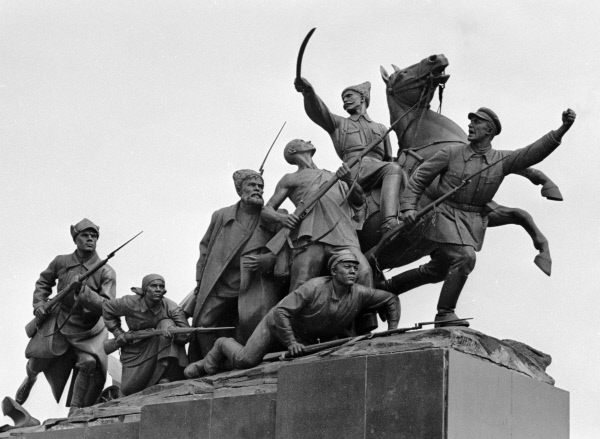 памятник Чапаеву в Самаре.jpg